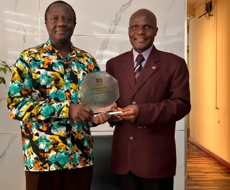 Rev.Dr. Fidon Mwombeki receiving the award from Dr. Gorden Simango